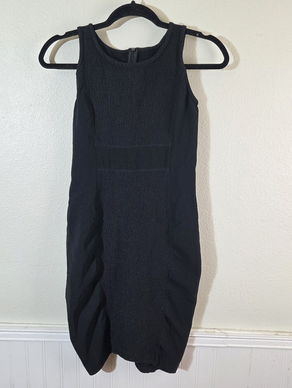 St John Caviar Black Sleeveless Sheath Dress Size 2 Textured Knit Scoop Neck LBD